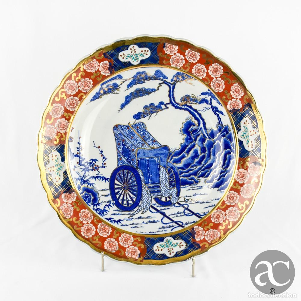 Antig&uuml;edades: Prato em porcelana do Jap&atilde;o, Imari, decorado com uma carro&ccedil;a tradicional (kasha)