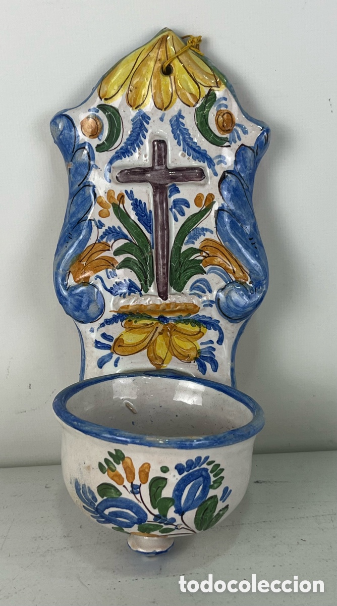 Antig&uuml;edades: BENDITERA EN CERAMICA DE MANISES. 24 CM