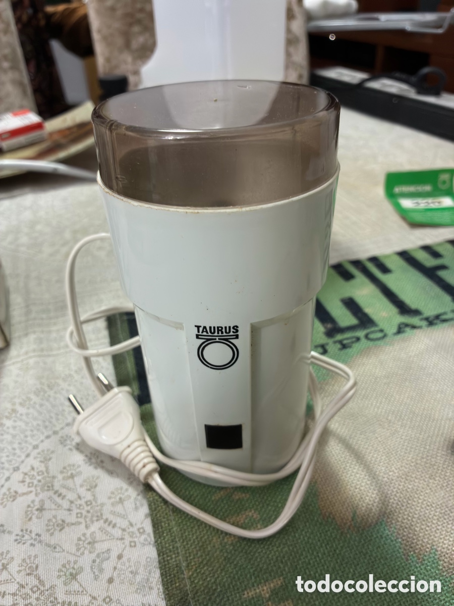 Antig&uuml;edades: MOLINILLO DE CAFE TAURUS M 50 125/220 V 160 W FUNCIONANDO, con caja original. Sin instrucciones