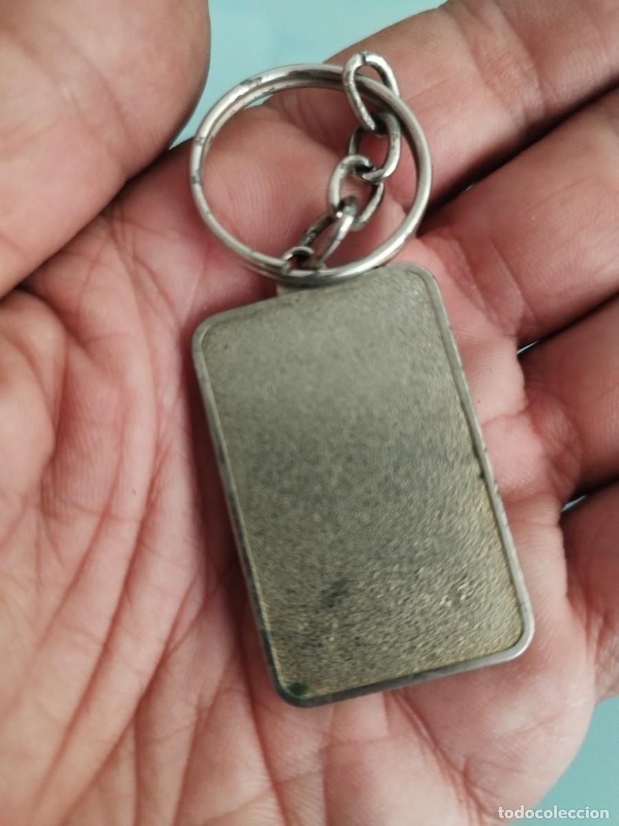 Antig&uuml;edades: Antiguo llavero rectangular con la imagen del Sagrado Coraz&oacute;n de Jes&uacute;s. - Foto 2
