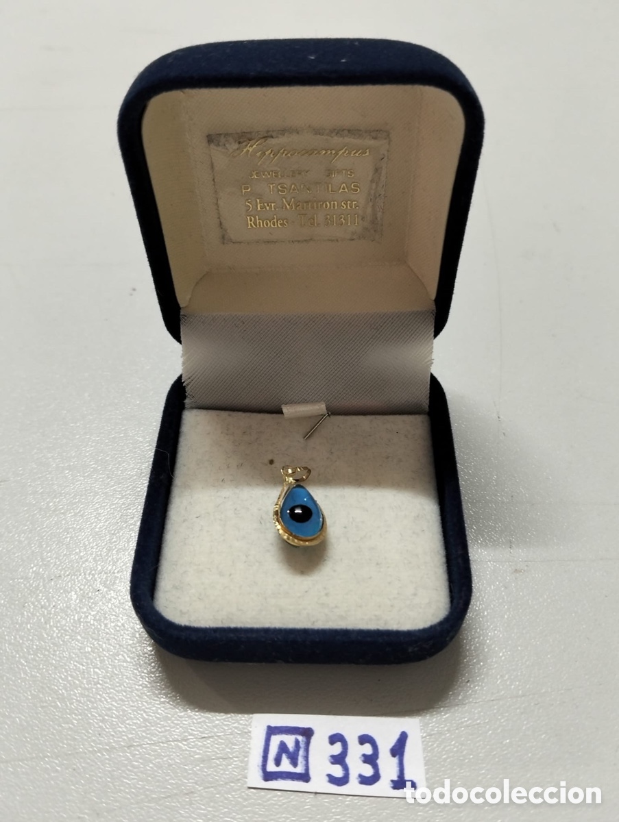 Antig&uuml;edades: ojo turco en forma de l&aacute;grima de oro amarillo con esmalte azul y negro.