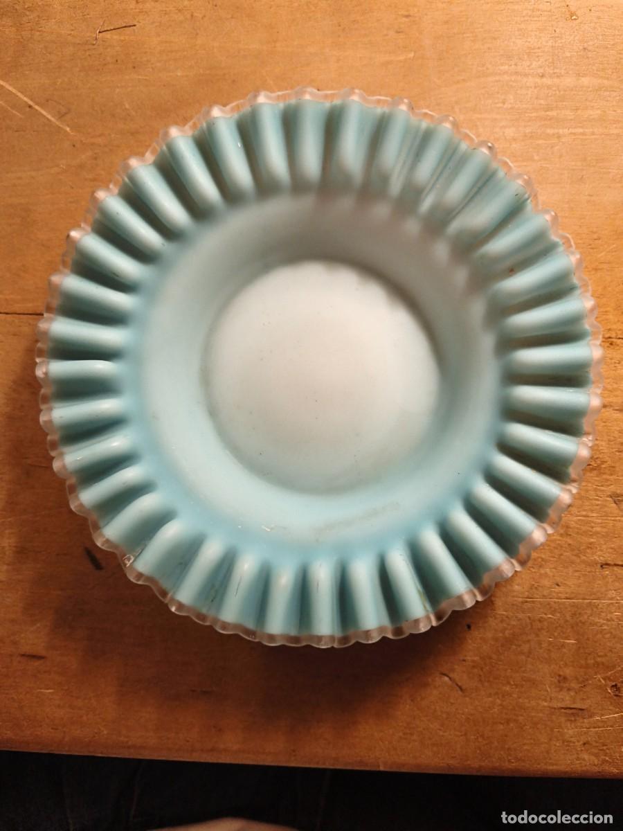 Antig&uuml;edades: Plato Modernista en opalina azul