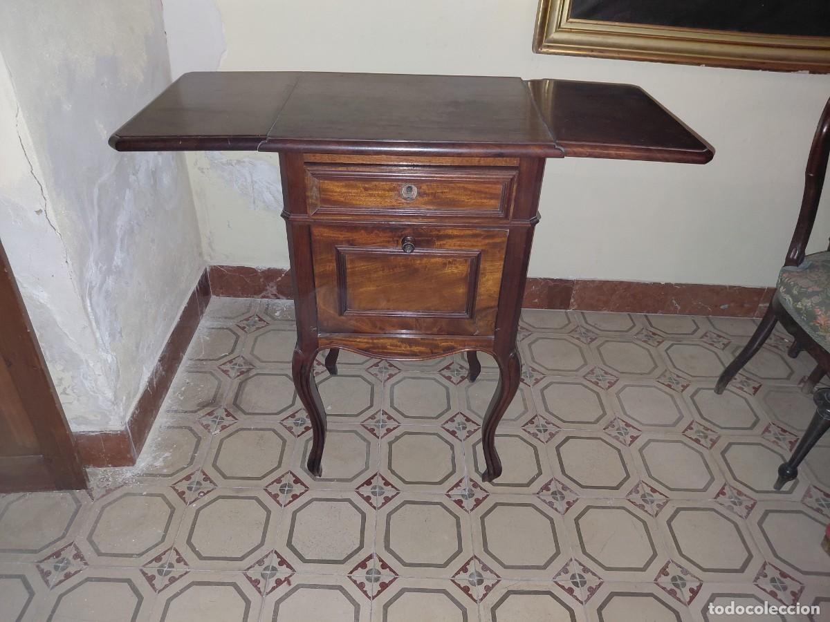 Antig&uuml;edades: Mesa auxiliar de madera