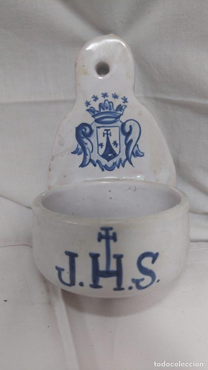 Antig&uuml;edades: Benditera porcelana escudo Carmelita Talavera