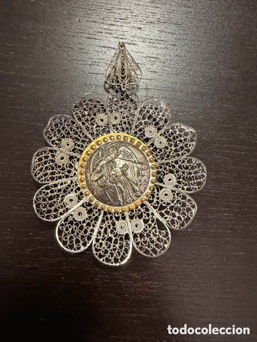 Antig&uuml;edades: Antigua medalla de cuna filigrana de plata