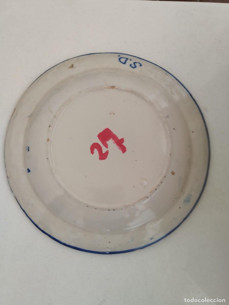 Antig&uuml;edades: Plato azul cer&aacute;mica Manises - Foto 3
