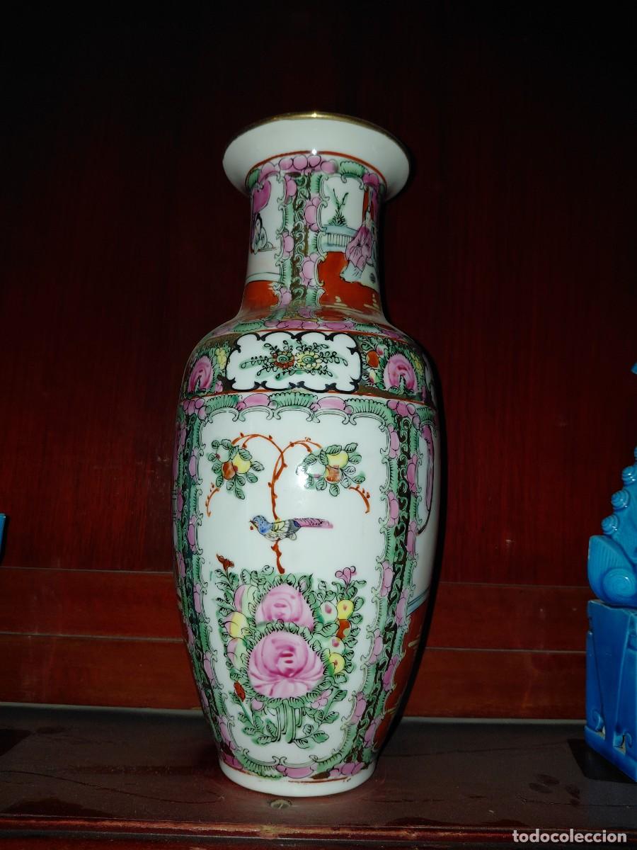 Antig&uuml;edades: Jarr&oacute;n de porcelana con flores