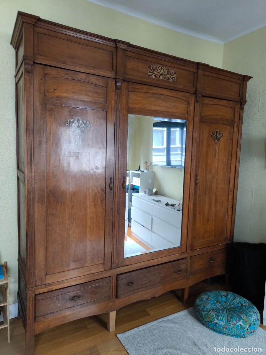 Antig&uuml;edades: Armario antiguo de tres puertas