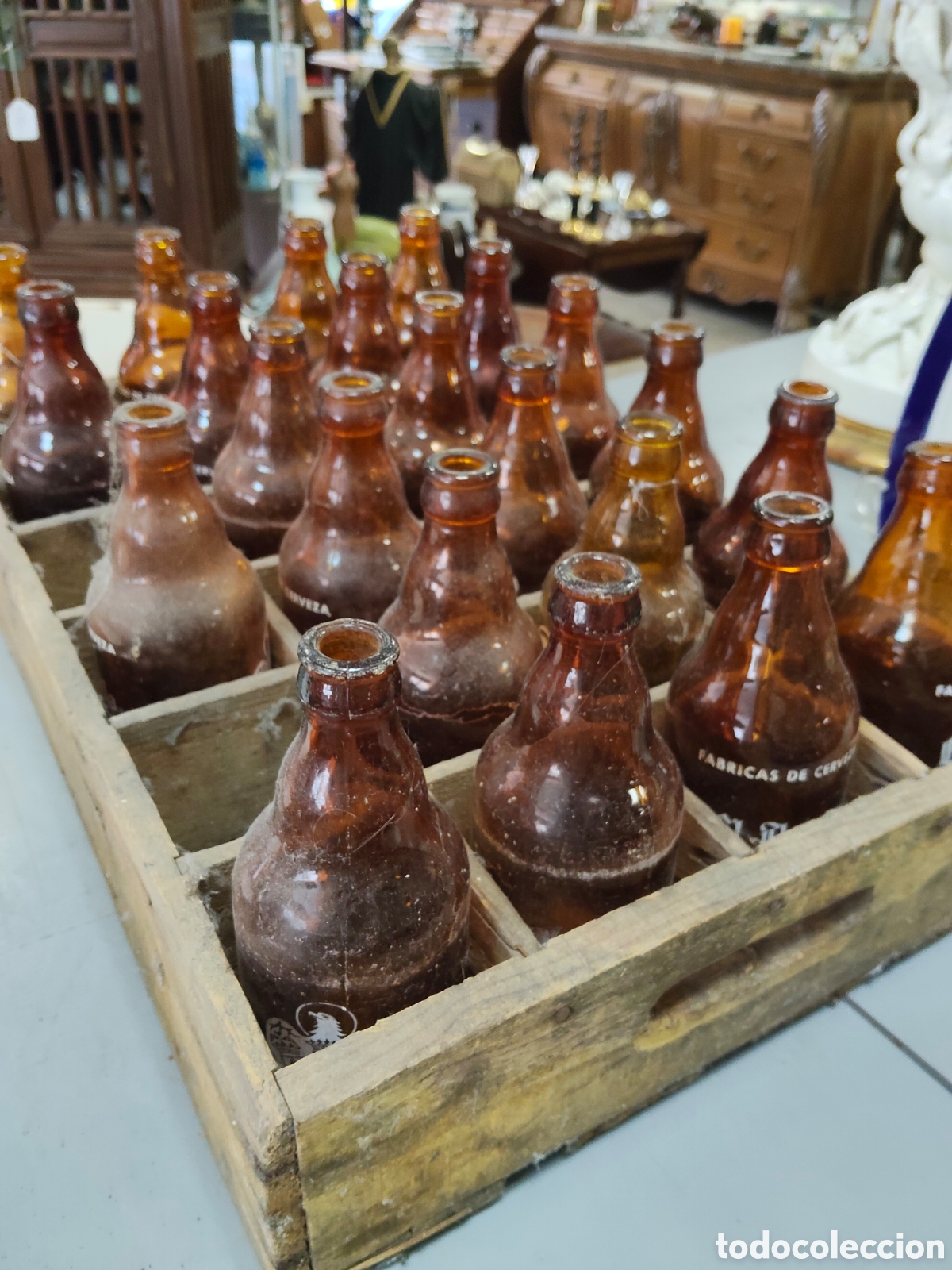 Antig&uuml;edades: Caja cervezas EL &Aacute;GUILA