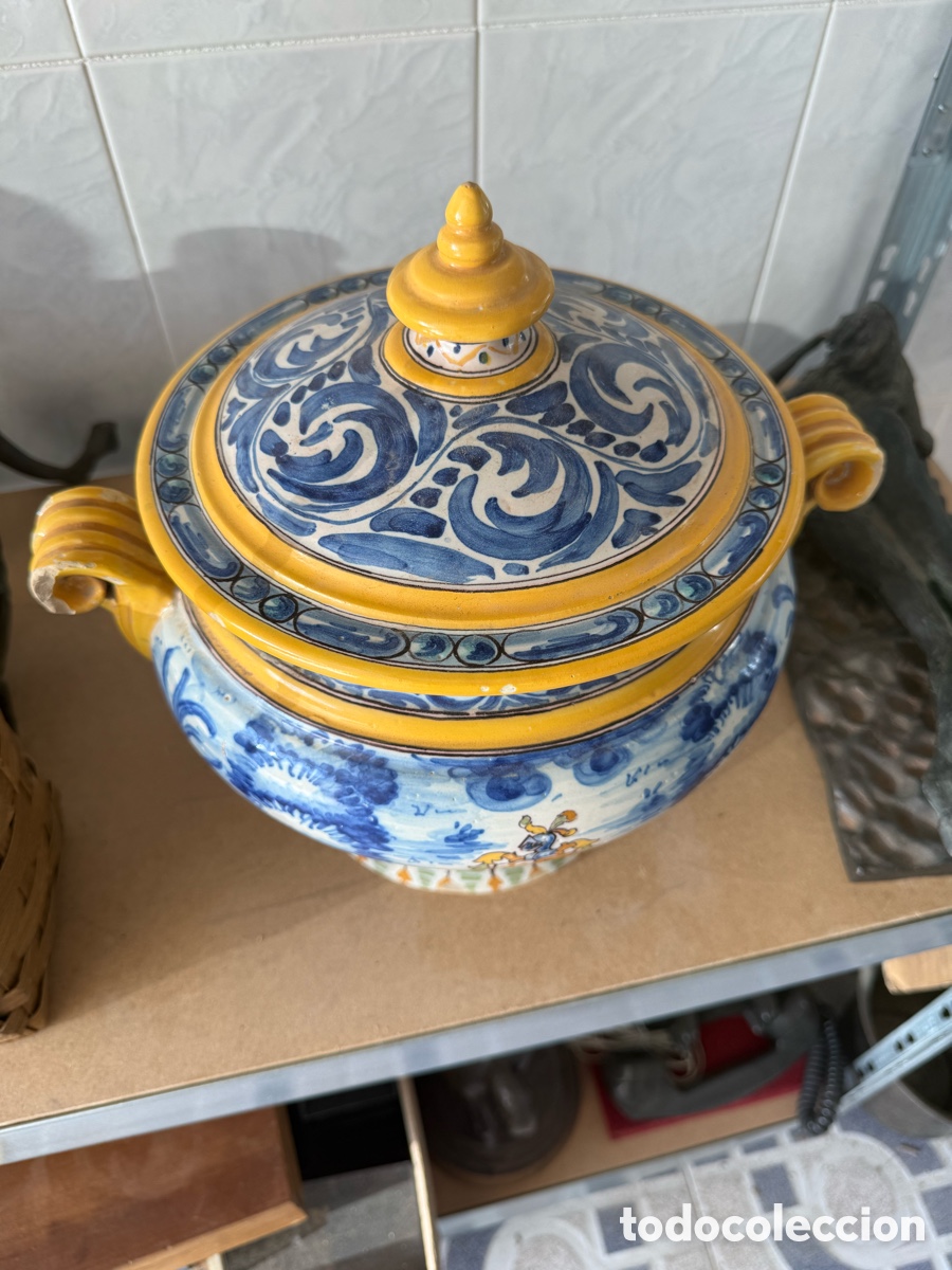Antig&uuml;edades: Bonita sopera de Talavera, alguna falta
