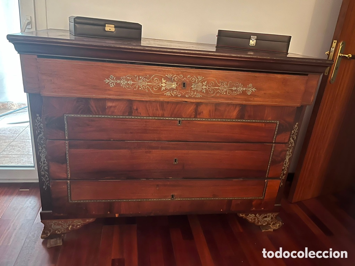 Antig&uuml;edades: Canterano Caoba y marqueter&iacute;a