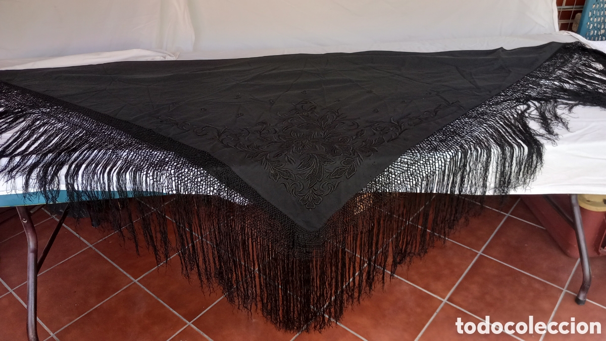 Antig&uuml;edades: Magn&iacute;fico Mant&oacute;n de Manila Antiguo de Seda Negra - Bordado a Mano - Pps. S. XX - 2,30 m