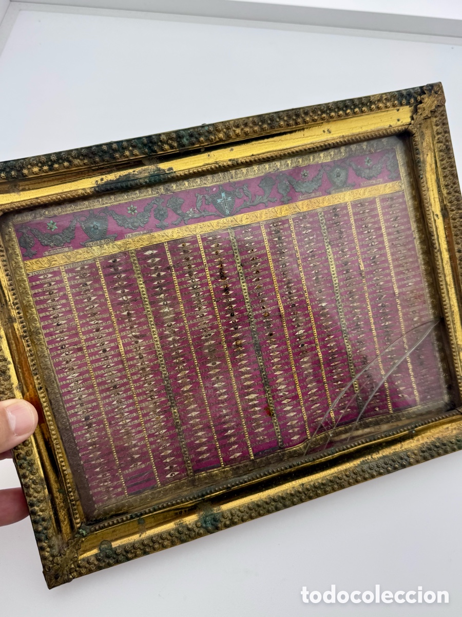 Antig&uuml;edades: Antiguo Cuadro-Relicario Calendario con Reliquias de Santos y Sello Episcopal