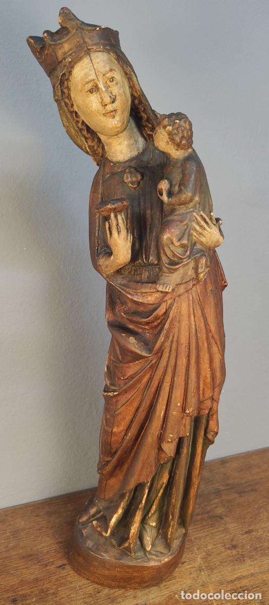 Antig&uuml;edades: Imagen Virgen de estuco estilo rom&aacute;nico 63 cm altura, principios siglo XX