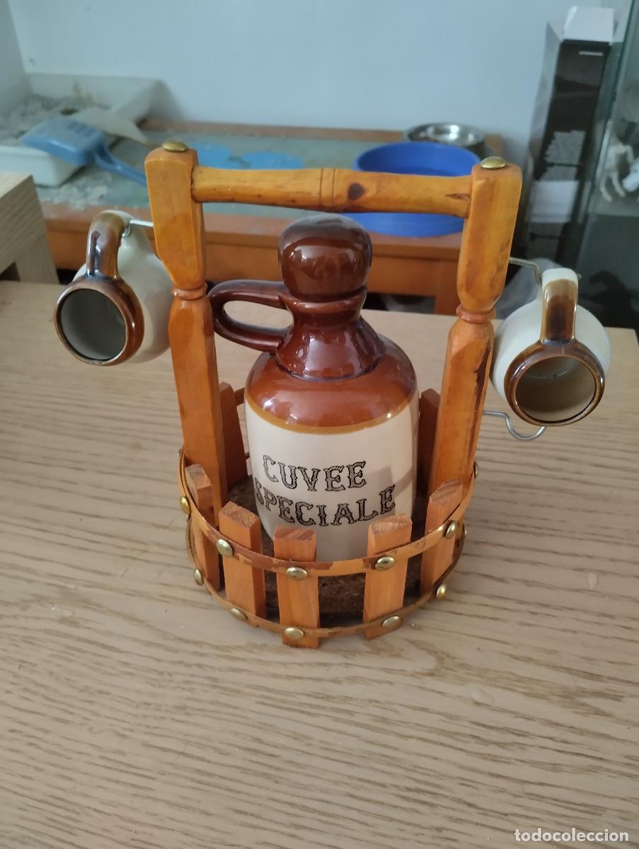 Antig&uuml;edades: jarron de barro con dos tacitas y su mueblecito de madera cuvee speciale