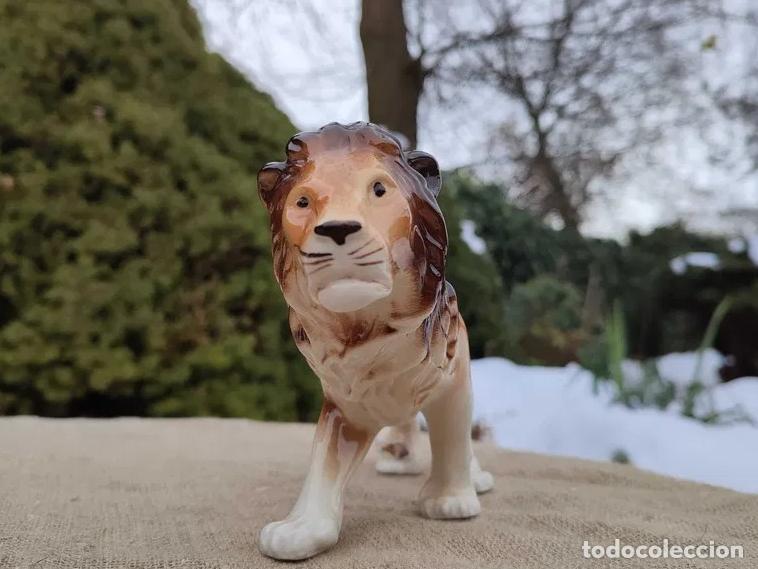 Antig&uuml;edades: Royal Dux Lion by Elly Strobach &ndash; Mid-Century Modern Porcelain Masterpiece, Czechosłowacja, lata 5