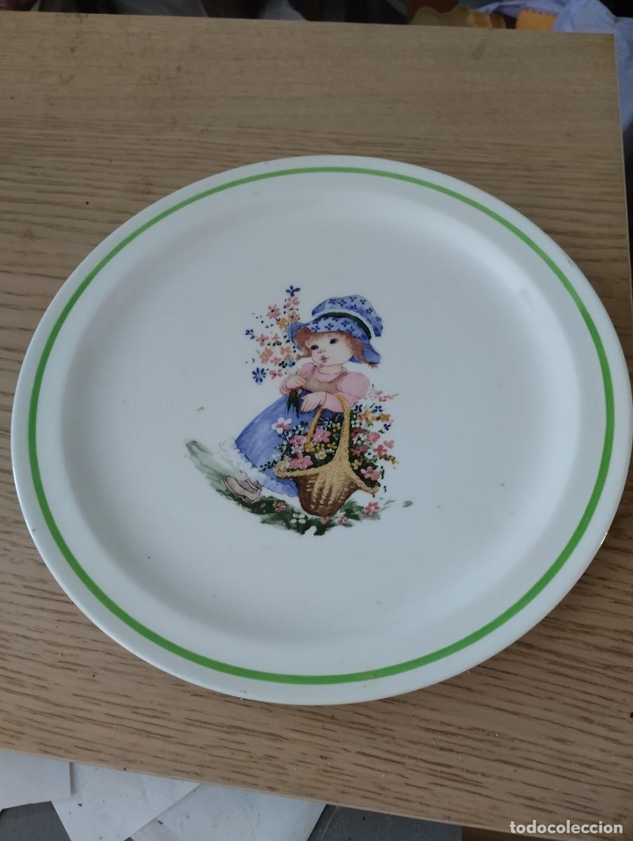 Antig&uuml;edades: plato de ceramica de segovia colores inalterables 1861 de ni&ntilde;a con flores