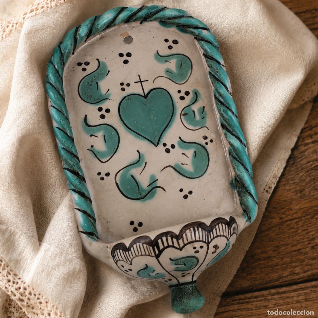 Antig&uuml;edades: Pila Benditera Cer&aacute;mica Manises Artesa Vintage Sagrado Coraz&oacute;n 31cm Pared Espa&ntilde;a