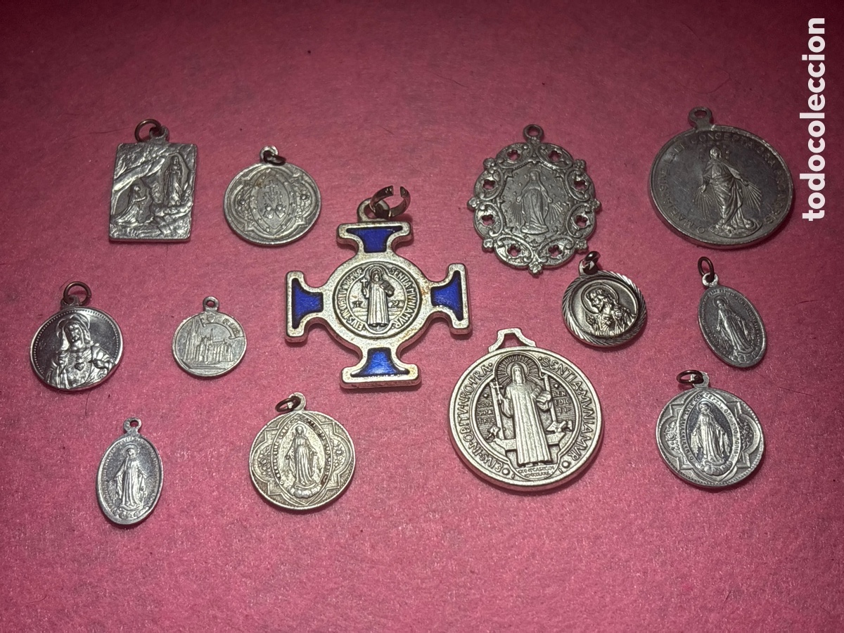 Antig&uuml;edades: Lote de medallas religiosas a catalogar (A4)