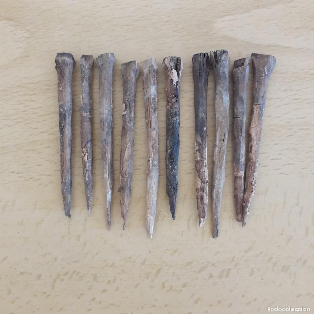 Antig&uuml;edades: 10 CLAVOS ANTIGUOS DE MADERA DE ENEBRO