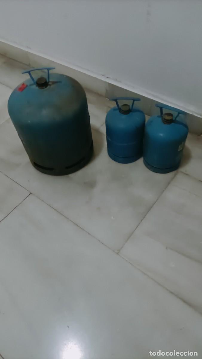 Antig&uuml;edades: LOTE DE TRES BOMBONAS DE GAS CAMPING AZUL. 1 GRANDE 2 PEQUE&Ntilde;AS.