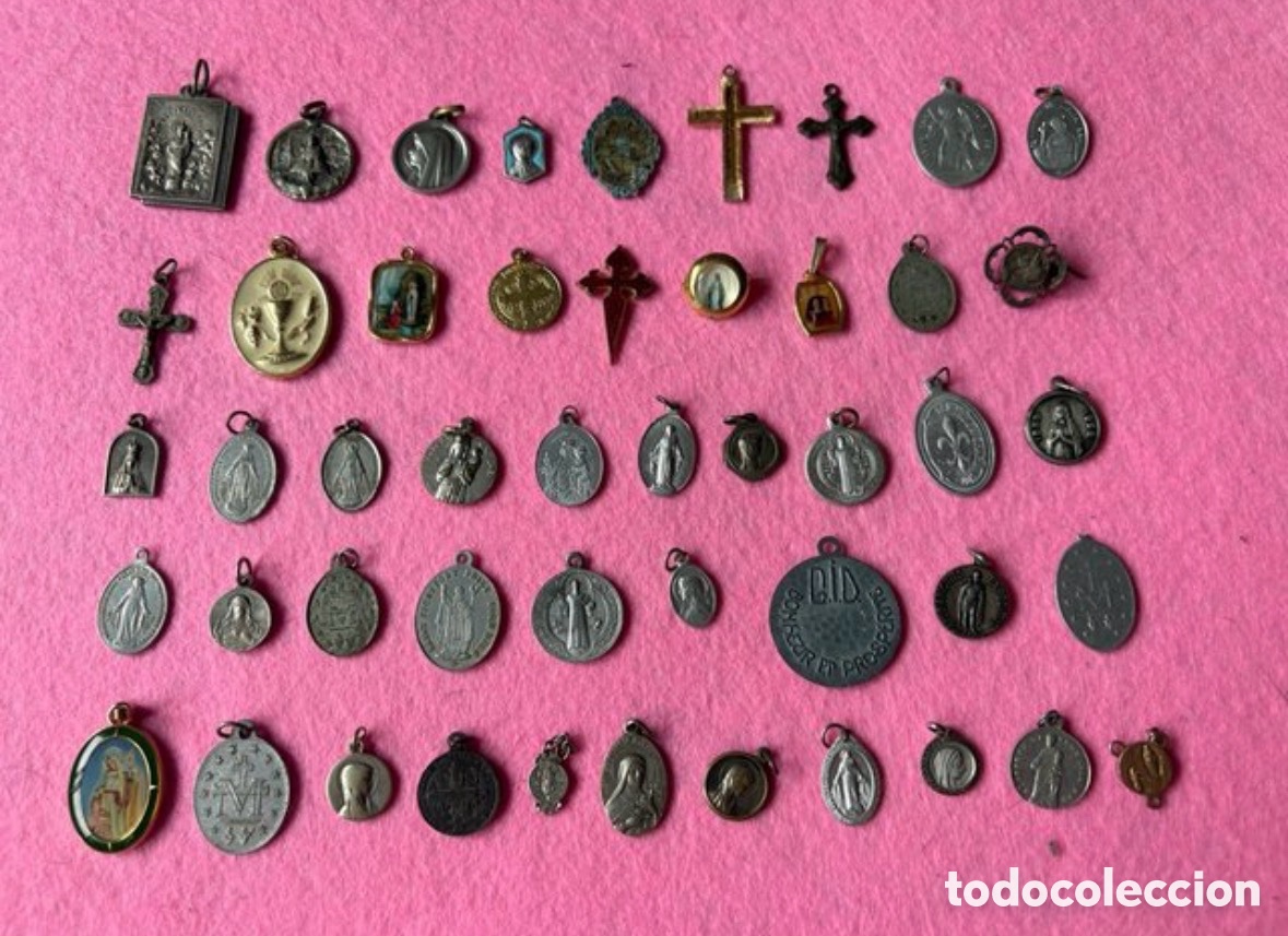 Antig&uuml;edades: Lote de 48 medallas religiosas (A4)
