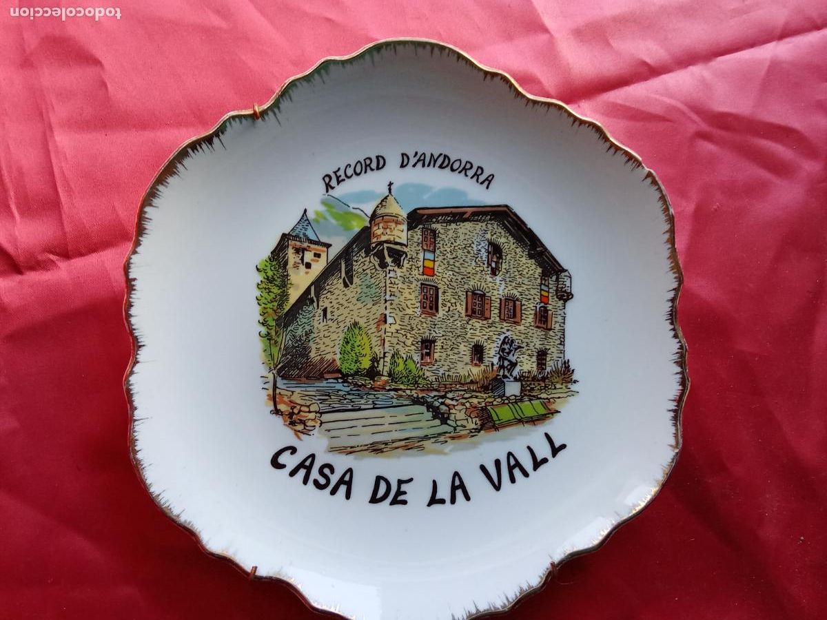 Antig&uuml;edades: Bonito plato de recuerdo Andorra. Casa de la Vall. Estanteria Gris