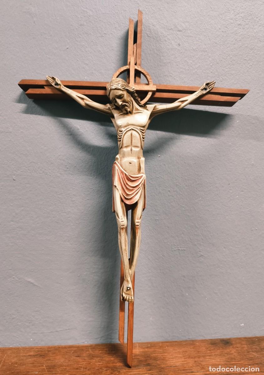 Antig&uuml;edades: Crucifijo de madera vintage - Foto 2