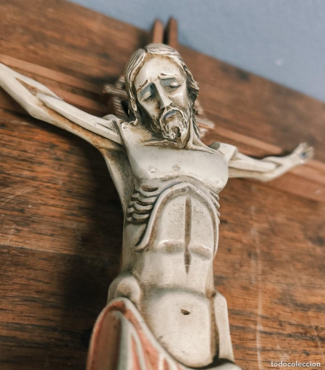 Antig&uuml;edades: Crucifijo de madera vintage - Foto 4