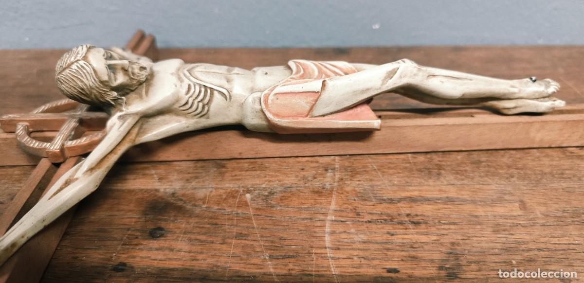 Antig&uuml;edades: Crucifijo de madera vintage - Foto 5