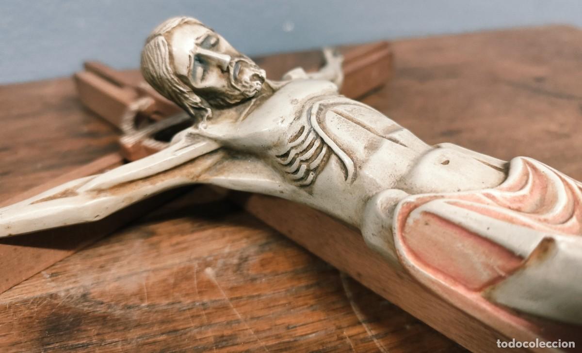 Antig&uuml;edades: Crucifijo de madera vintage - Foto 6