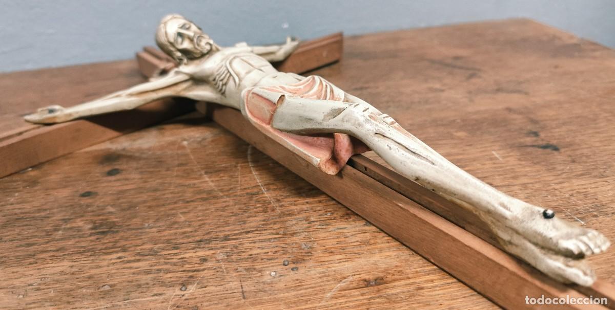 Antig&uuml;edades: Crucifijo de madera vintage - Foto 7