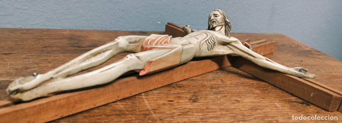 Antig&uuml;edades: Crucifijo de madera vintage - Foto 8