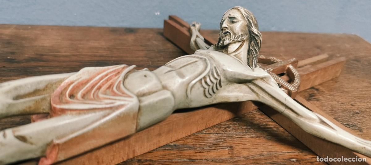 Antig&uuml;edades: Crucifijo de madera vintage - Foto 9