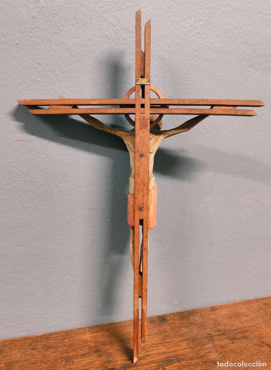 Antig&uuml;edades: Crucifijo de madera vintage - Foto 10