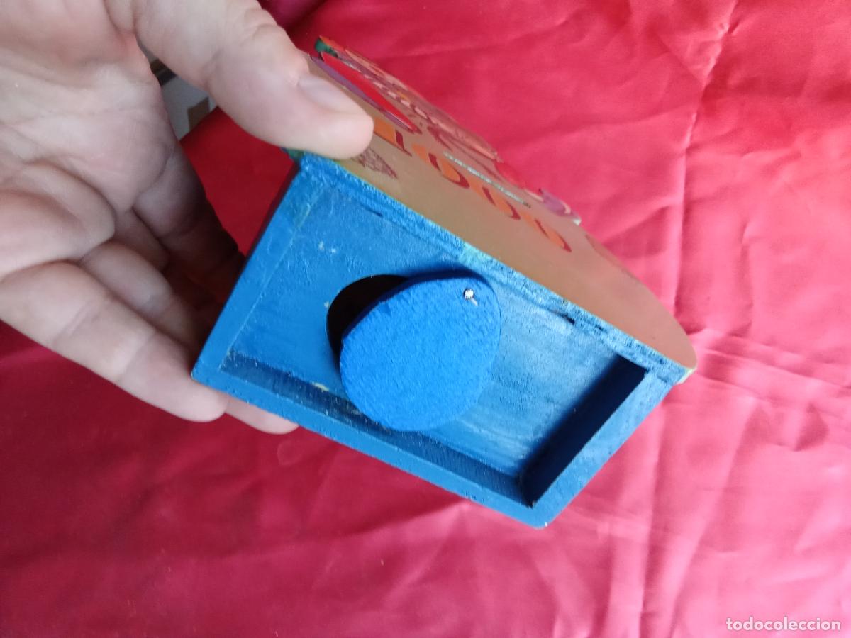Antig&uuml;edades: Simpatica hucha de madera pintada a mano. V.3 - Foto 3