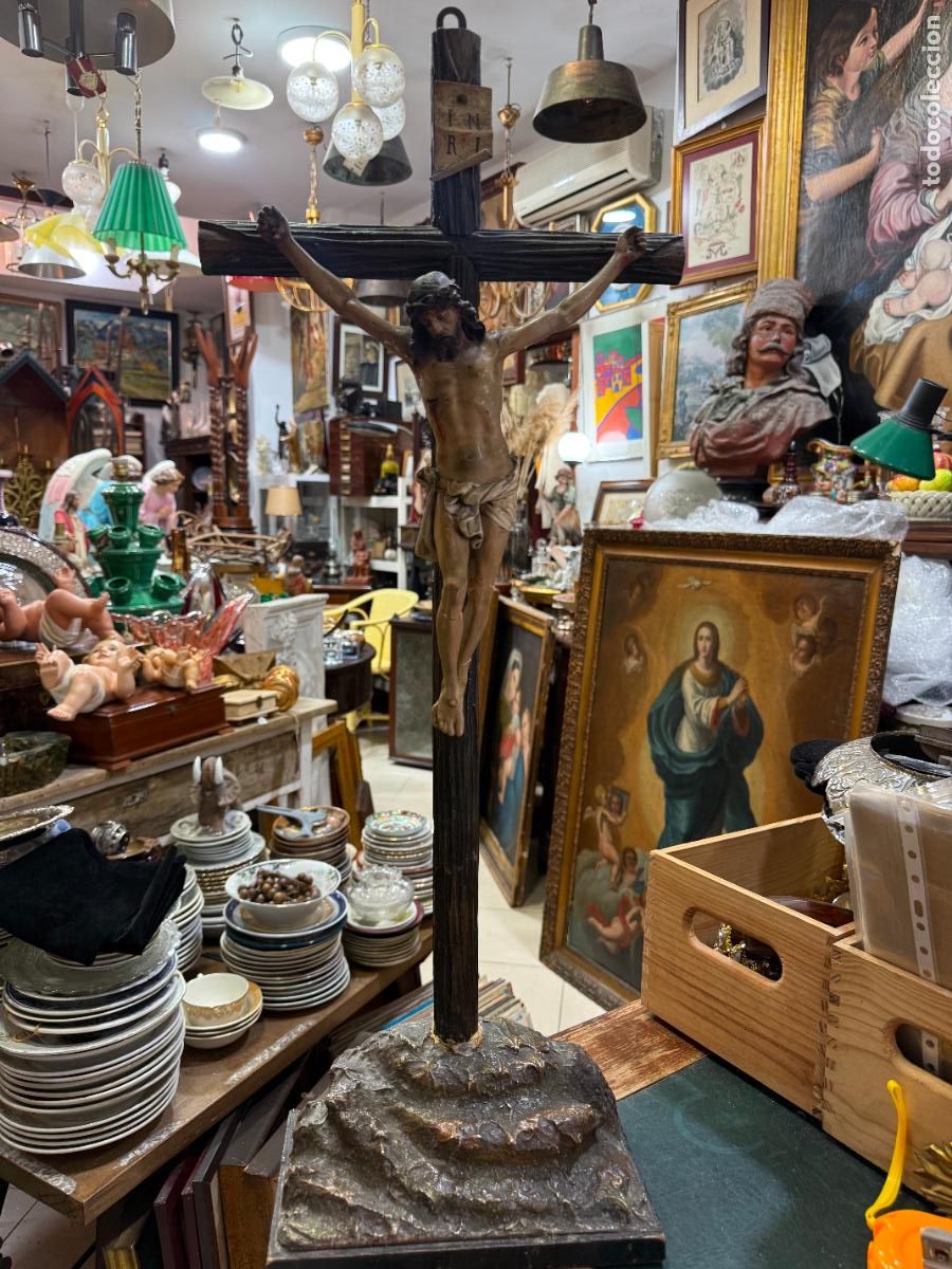 Antig&uuml;edades: ANTIGUO CRISTO CRUCIFICADO TALLA DE MADERA CON CALVARIO - MEDIDA CRUZ 77 Y CRISTO 28X24 CM