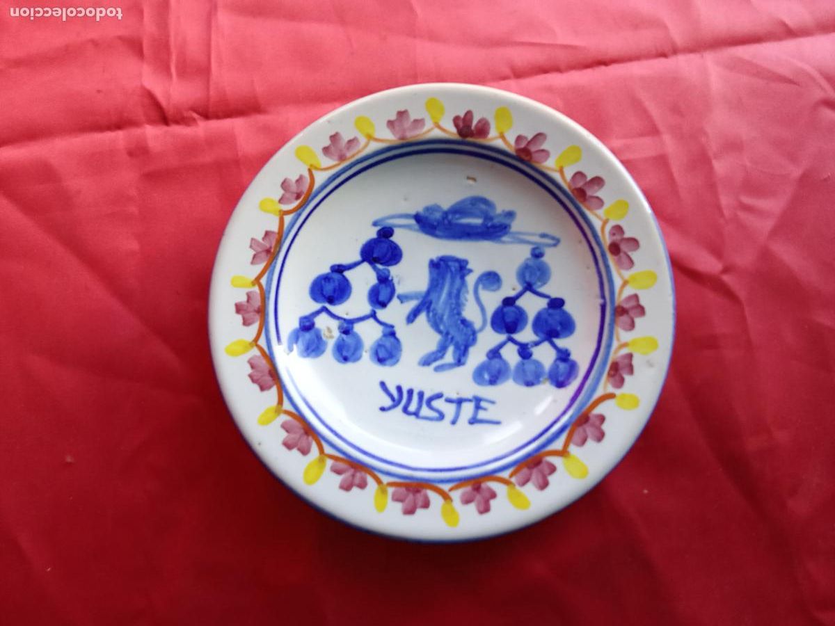 Antig&uuml;edades: Plato de recuerdo de Tuste. Estanteria Gris