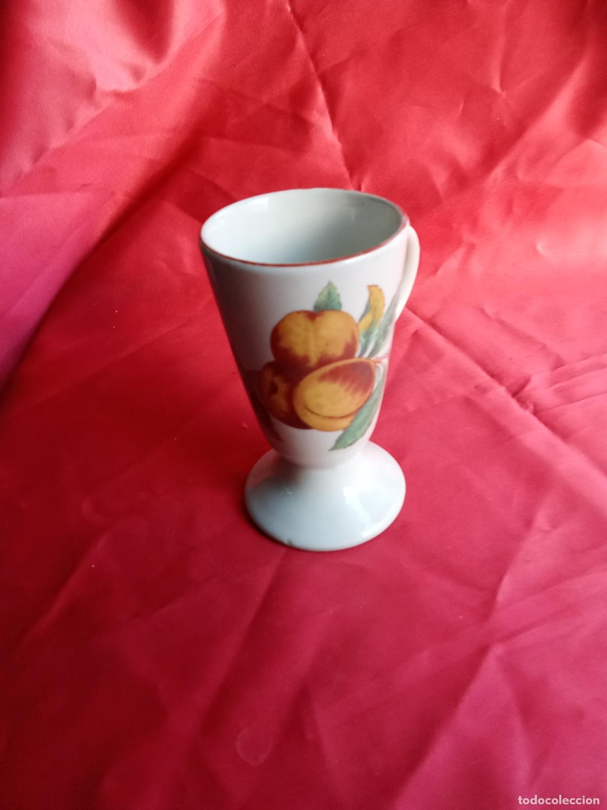 Antig&uuml;edades: Bonita taza de cer&aacute;mica con melocotones pintados. V.6