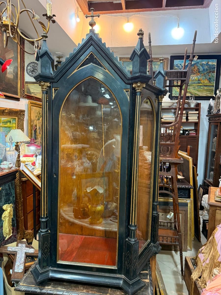 Antig&uuml;edades: ANTIGUA CAPILLA HORNACINA ESTILO GOTICO DE MADERA - MEDIDA TOTAL 143X88X48 Y 110X70X35 DE INTERIOR