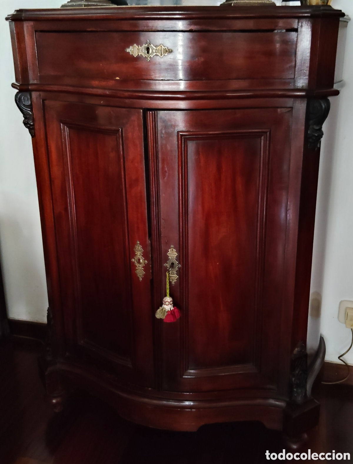 Antig&uuml;edades: Magn&iacute;fico entre dos caoba