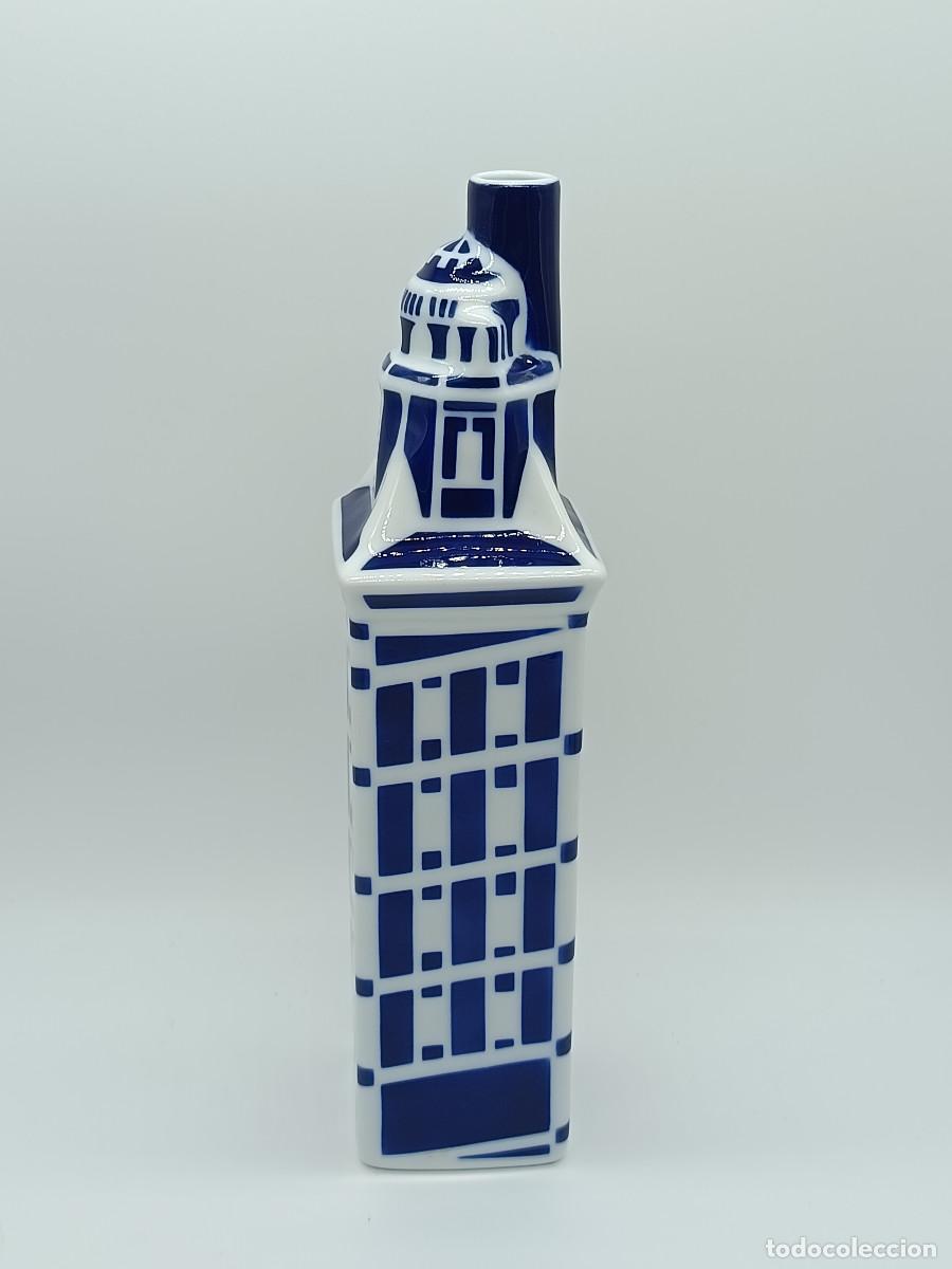 Antig&uuml;edades: FIGURA CERAMICA SARGADELOS. TORRE DE HERCULES. 29CM DE ALTO. BUEN ESTADO. MYJ.