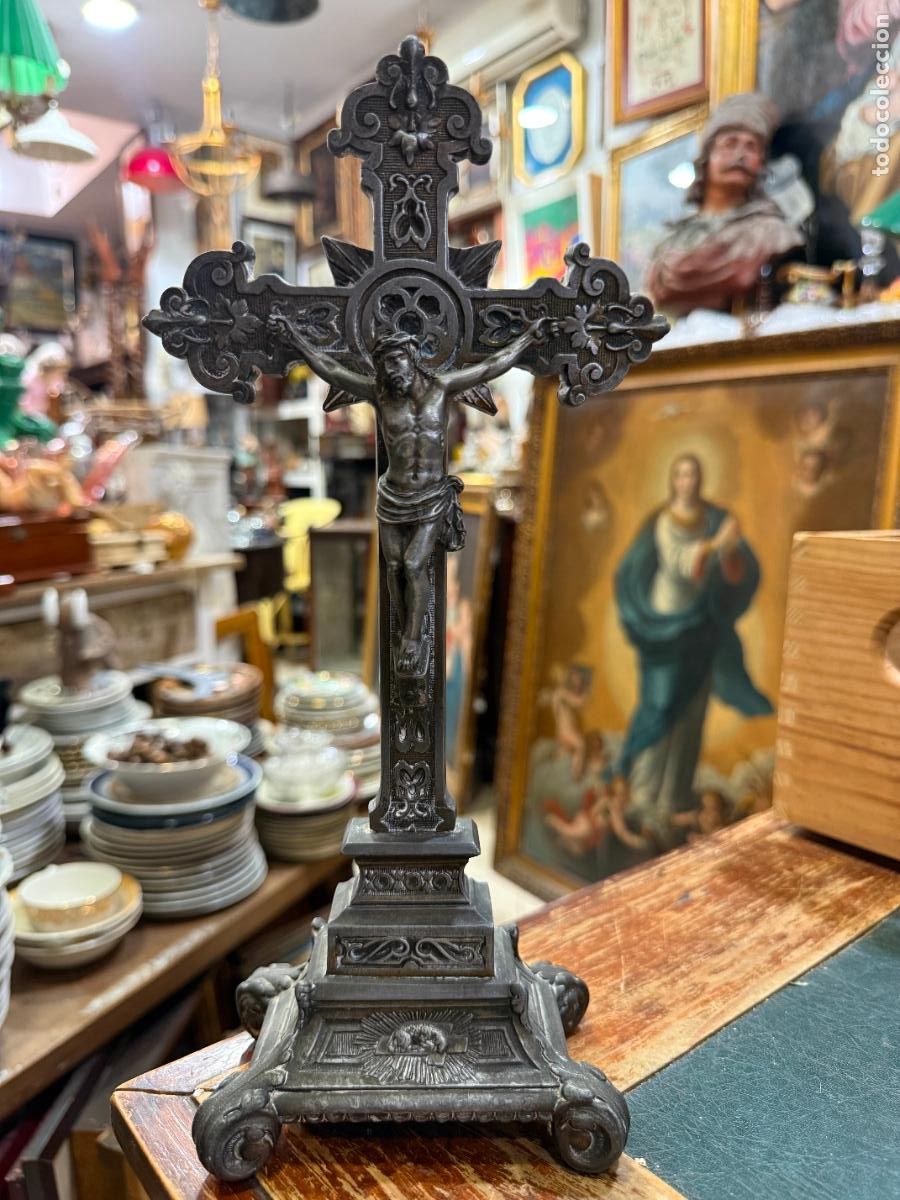 Antig&uuml;edades: ANTIGUO CRISTO CRUCIFICADO SOBRE MESA DE METAL - MEDIDA 30 CM - RELIGIOSO
