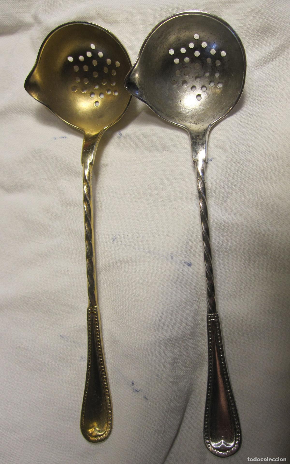 Antig&uuml;edades: PAREJA DE CUCHARAS ESPOLVOREADORAS DE AZ&Uacute;CAR O COLADOR DE AZ&Uacute;CAR. FINAL SIGLO XIX - PRINC S. XX