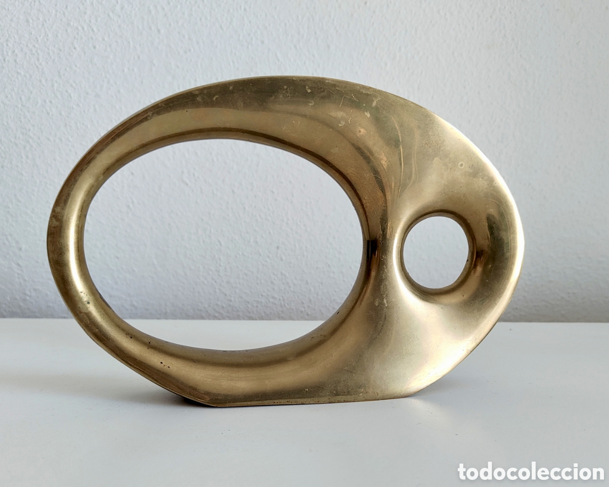 Antig&uuml;edades: Antiguo jarr&oacute;n escultura lat&oacute;n macizo, 800g, 23x15cm. Dise&ntilde;o Modernista. Made in Korea