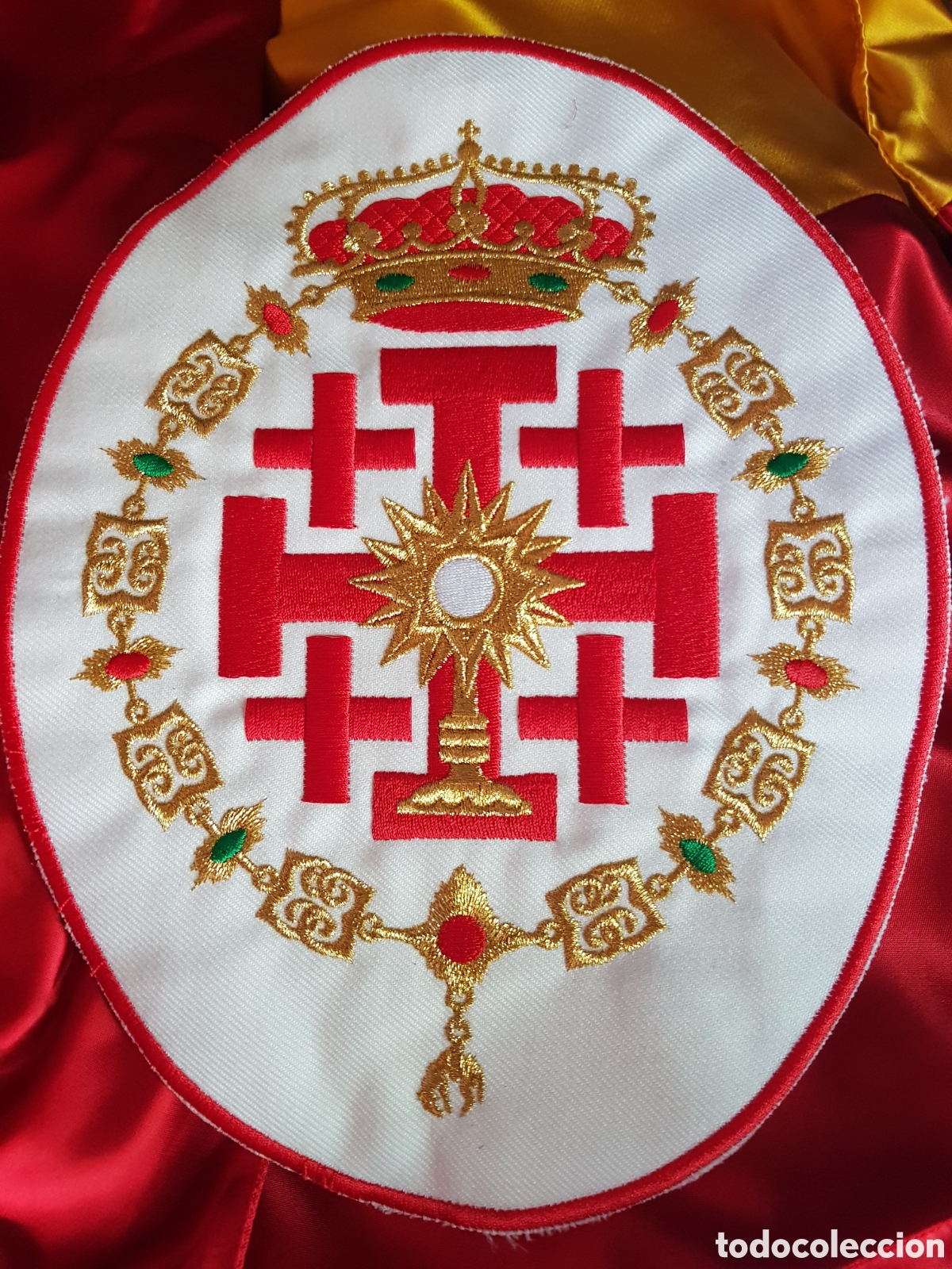 Antig&uuml;edades: ANTIGUO ESCUDO BORDADO PARA CAPA ORDEN SANTO SEPULCRO