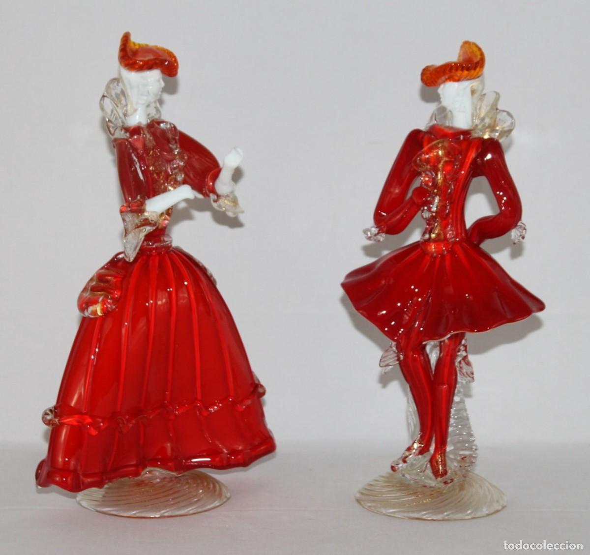 Antig&uuml;edades: Pareja de figuras venecianas en cristal de Murano. Dama y caballero. Siglo XX