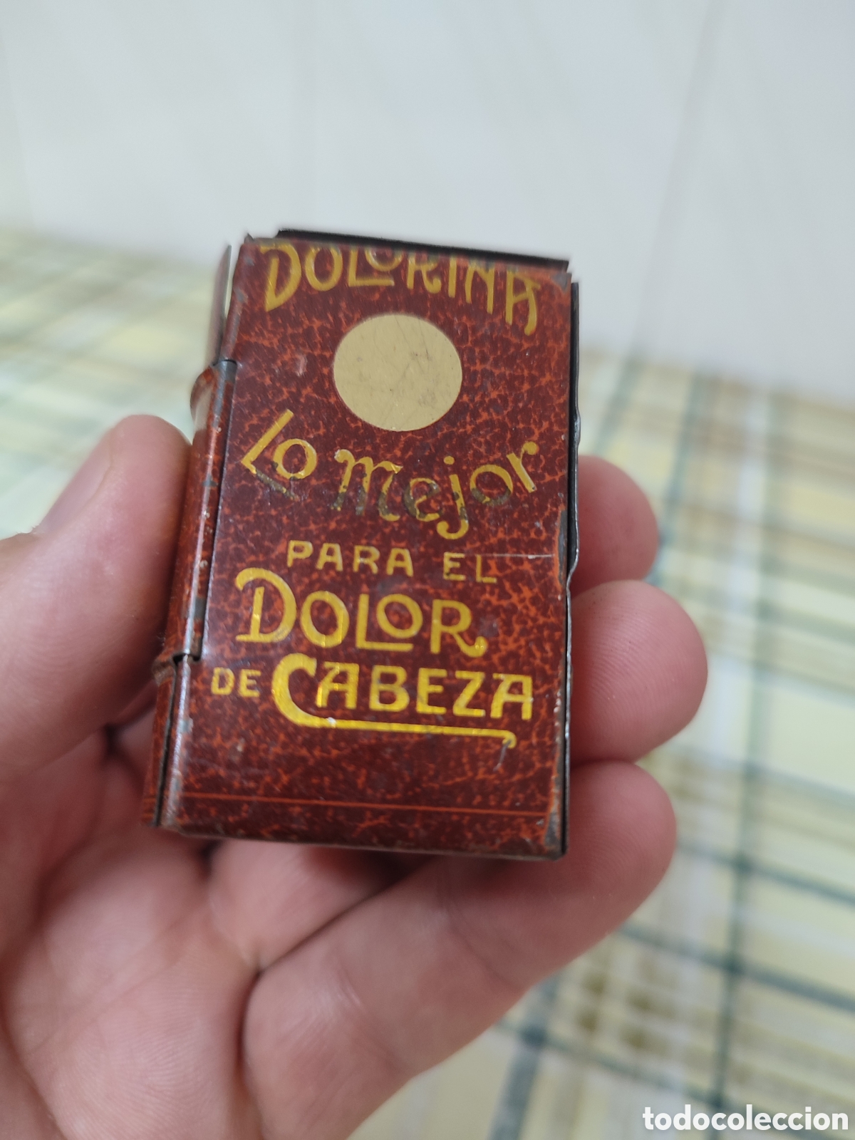 Antig&uuml;edades: Peque&ntilde;a caja lata dolorina farmacia Madrid