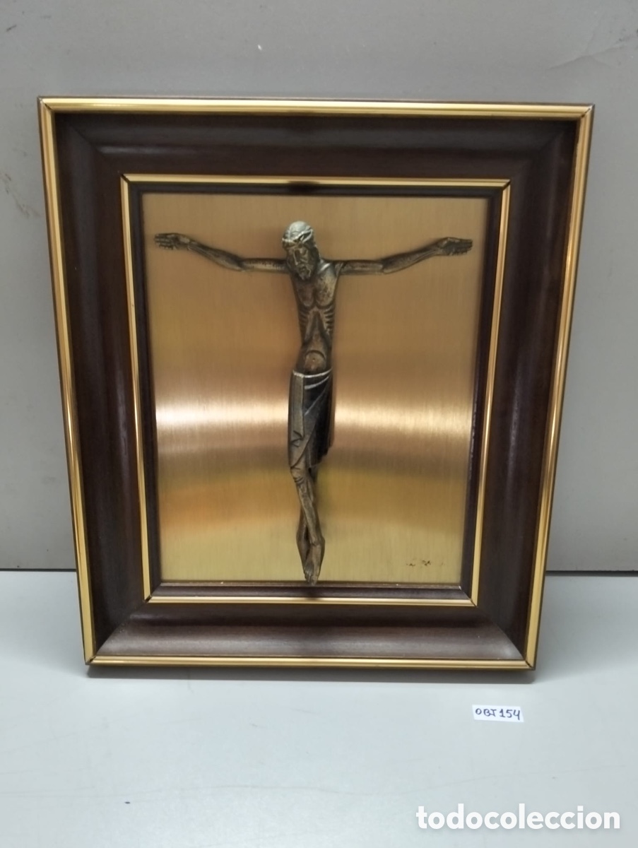 Antig&uuml;edades: cuadro religioso muestra una figura de Cristo crucificado en relieve de bronce o metal