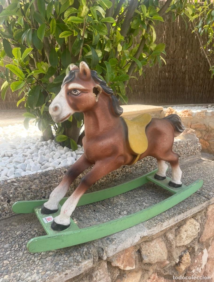 Antig&uuml;edades: CABALLO BALANC&Iacute;N DE CART&Oacute;N PIEDRA Y MADERA. A&Ntilde;OS 50.